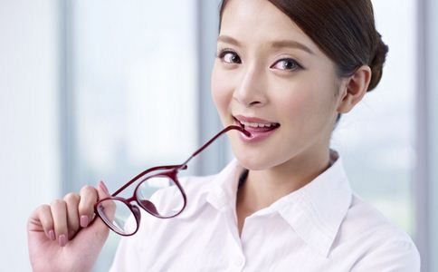如何选择近视眼镜 近视如何选择眼镜 近视眼镜的选择方法