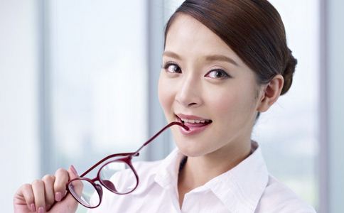 干眼症的典型症状有哪些 干眼症的症状有哪些 干眼症如何护理