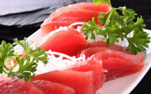 老人患上白内障吃什么 老人白内障的饮食 老人患上白内障怎么办